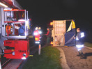 Umgestürzter Tiertransporter und Suchaktion