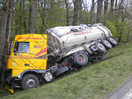 Schwerer Verkehrsunfall mit LKW auf B141