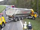 Schwerer Verkehrsunfall mit LKW auf B141