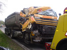 Schwerer Verkehrsunfall mit LKW auf B141