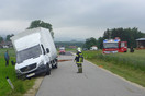 Aufräumarbeiten nach Verkehrsunfall in Kreuzhub